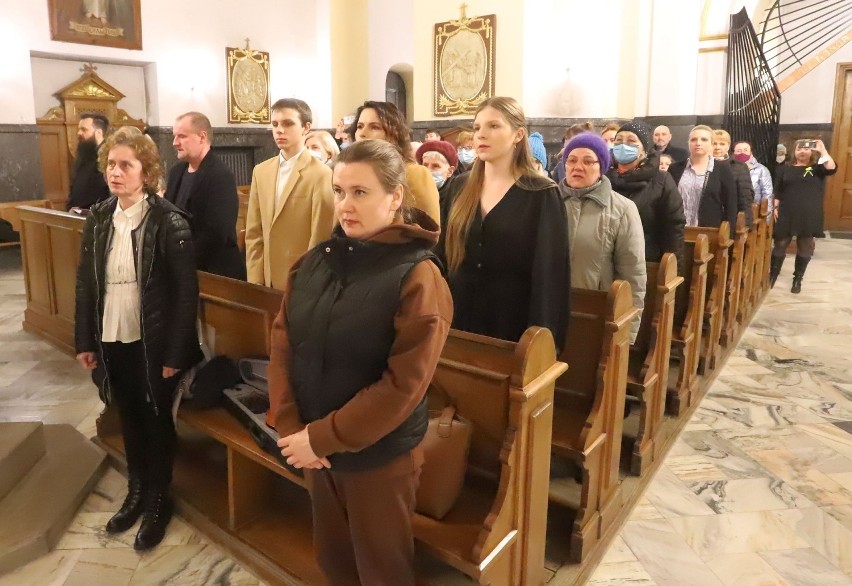 Robert Grudzień, muzyk z Radomia zaprosił na koncert "Podaj rękę Ukrainie". Wystapili artyści z tego kraju