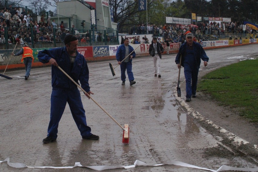 Na żużlowe lubuskie derby w sezonie 2006 kibice w Zielonej...