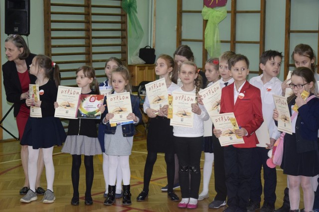 W Szkole Podstawowej nr 2 odbył się 18. Międzyszkolny Konkurs Recytatorski „Poeci dzieciom”. Tym razem konkurs miał charakter patriotyczny i przebiegał pod hasłem „Kocham Cię Polsko”.