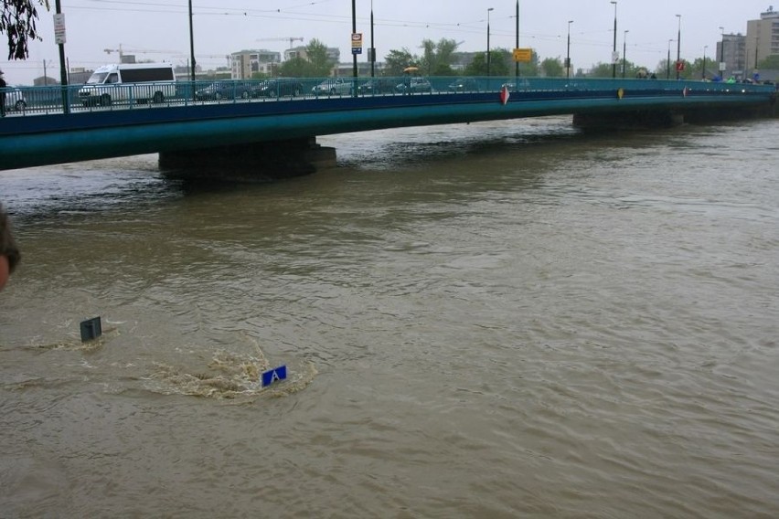 Kraków, godzin 13. Widok na Most Powstańców Śląskich. Fot....