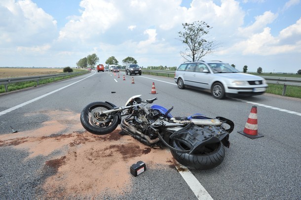 Od początku roku do kwietnia na polskich drogach doszło do 100 wypadków, w których zginęło 12 motocyklistów, a 88 zostało rannych.
