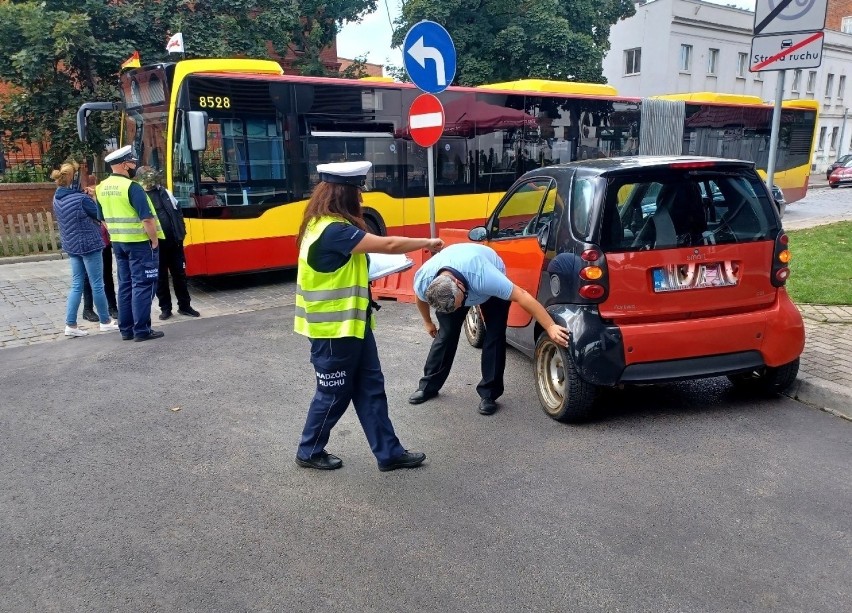 Wypadek z udziałem autobusu MPK we Wrocławiu 1.09.2021