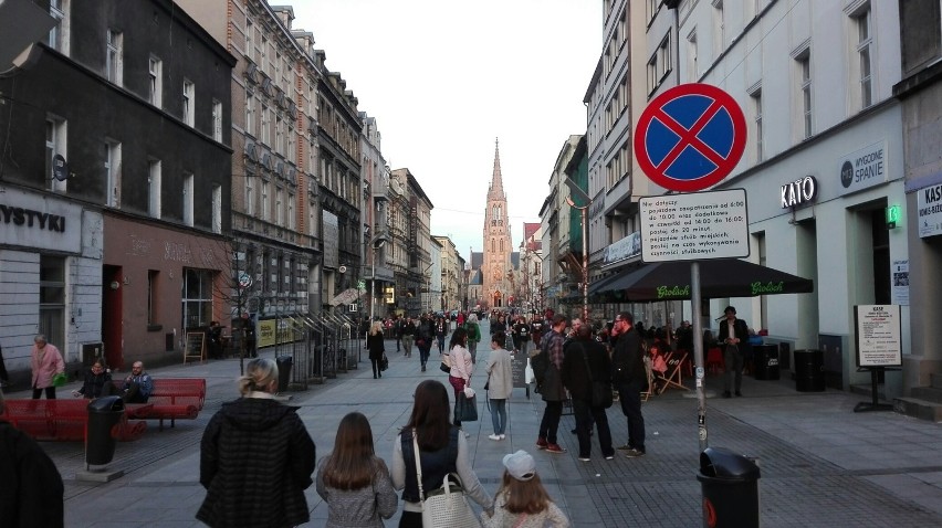 Ogródki piwne w Katowicach już pełne klientów. Ciepłe dni...