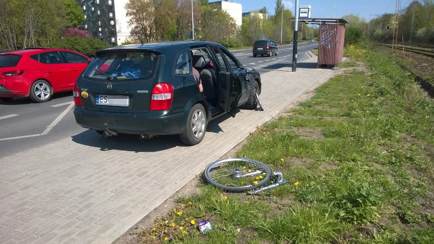 Wypadek na Maratońskiej w Łodzi. Potrącenie rowerzysty [ZDJĘCIA]