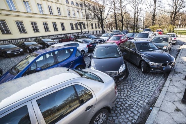 Koniec z nielegalnym parkowanie.  Społecznicy tworzą petycję