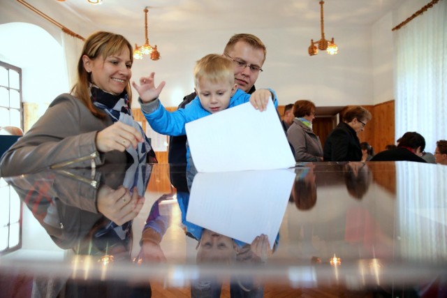 Wybory samorządowe w Piotrkowie. Frekwencja na godz. 12 wyniosła niecałe 16 proc.