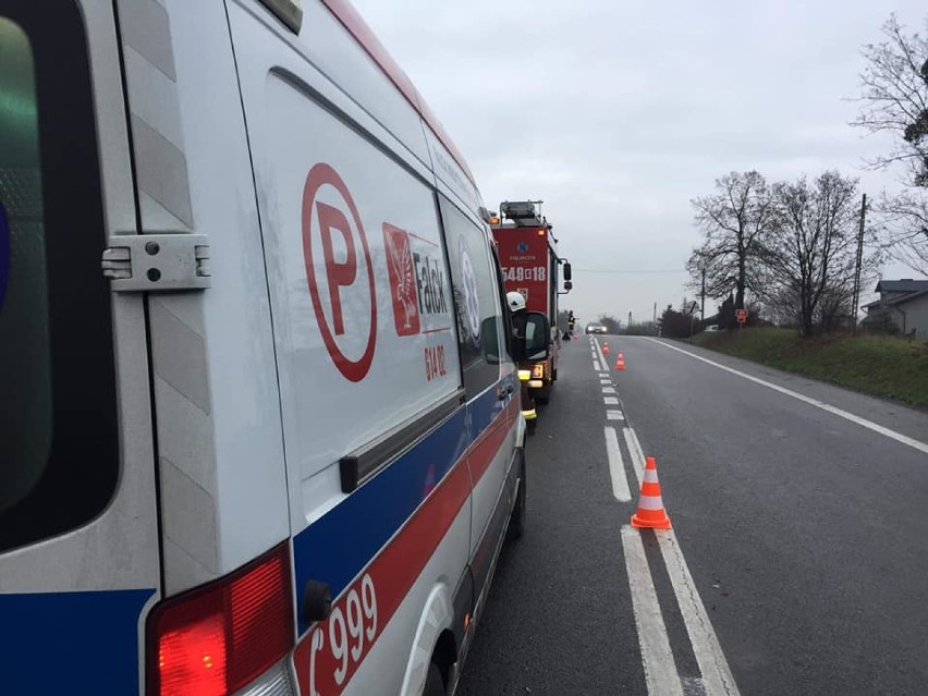 Wypadek na drodze krajowej nr 91 w Subkowach. Dwie osoby ranne. Utrudnienia na pasie w kierunku Łodzi [ZDJĘCIA]