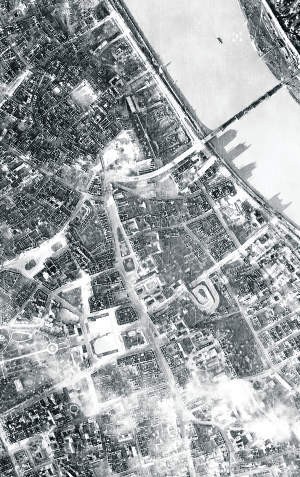 Listopad 1944 r. Pożary w wyludnionej Warszawie po upadku Powstania Warszawskiego