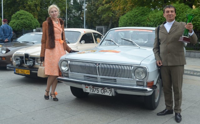 Eugene Pavluschik i Alexandra Kaminskaja z Białorusi zajęli pierwsze miejsce w konkursie Elegancja. Należą do Klubu Motorowego „Górników” Jarząbek i Autoclubu Wołga-Wołga.