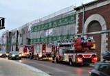 Zamość. Pył z budowy zaniepokoił przechodnia. Strażacy szybko wyjaśnili co się stało 