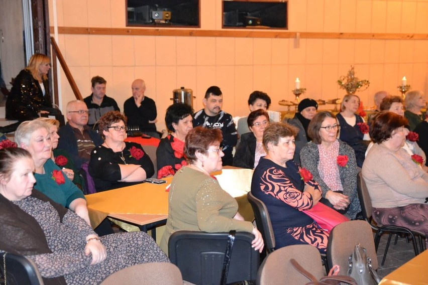 Dzień Kobiet w Krynkach. Mieszkanki gminy świętowały wspólnie z wicewojewodą podlaskim Bogusławą Szczerbińską