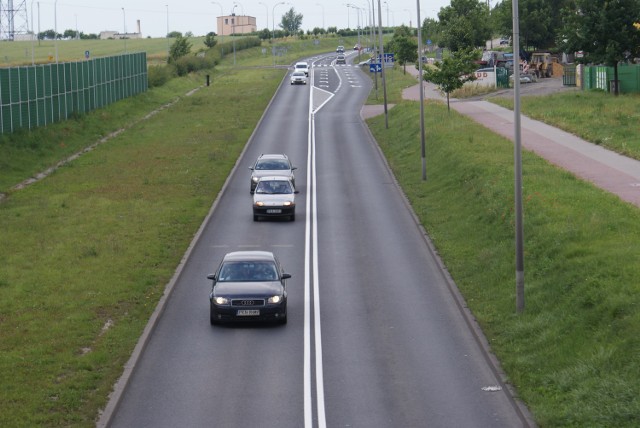 Przebiegający przez Kalisz odcinek drogi krajowej nr 25 należy do najbardziej obciążonych ruchem w mieście.