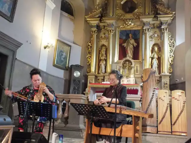 Podczas koncertu w starachowickim kościele Świętej Trójcy duetu Maria Pomianowska & Mingjie Yu. Więcej na kolejnych zdjęciach