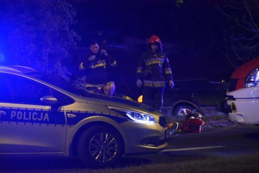 35-letni kierowca volkswagena nie żyje. Ratownikom nie udało się go uratować [FOTO]