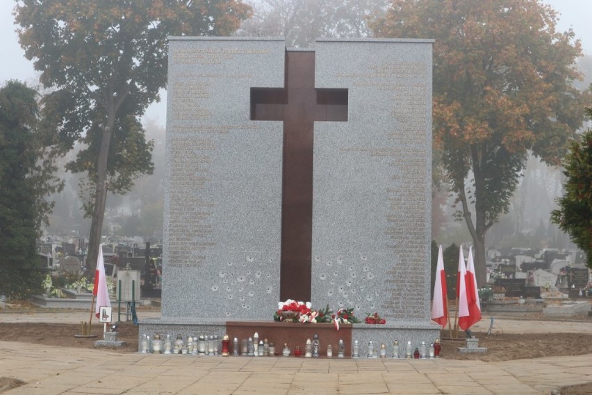 Zdążyli z budową pomnika „Bohaterów Ziemi Gostyńskiej" [ZDJĘCIA] 