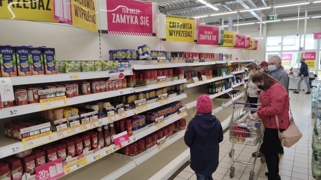 Wyprzedaż w Tesco w Sulejowie przed likwidacją. Zastąpi go market Netto