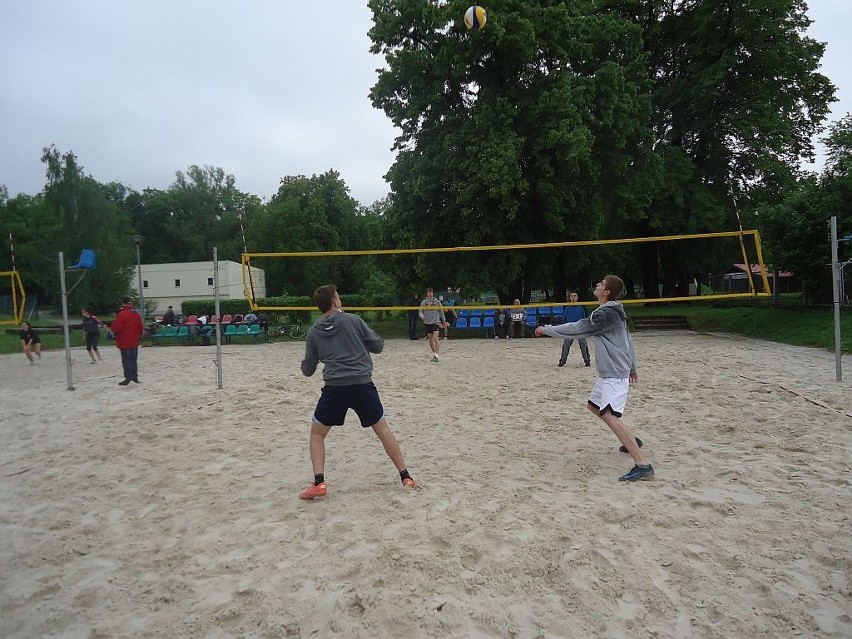 Bolesławiec: Mistrzostwa powiatu szkół ponadgimnazjalnych w siatkówce plażowej