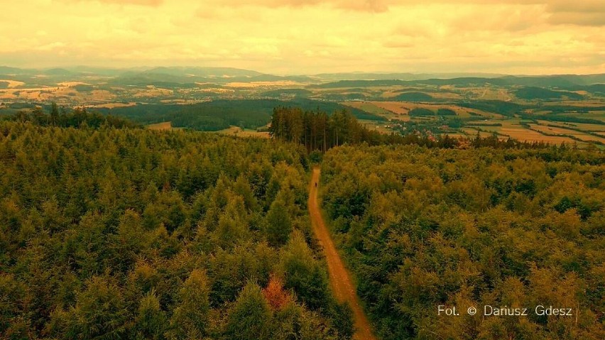 Kolorowe Jeziorka w Rudawach Janowickich  w promieniach zachodzącego słońca (ZDJĘCIA)