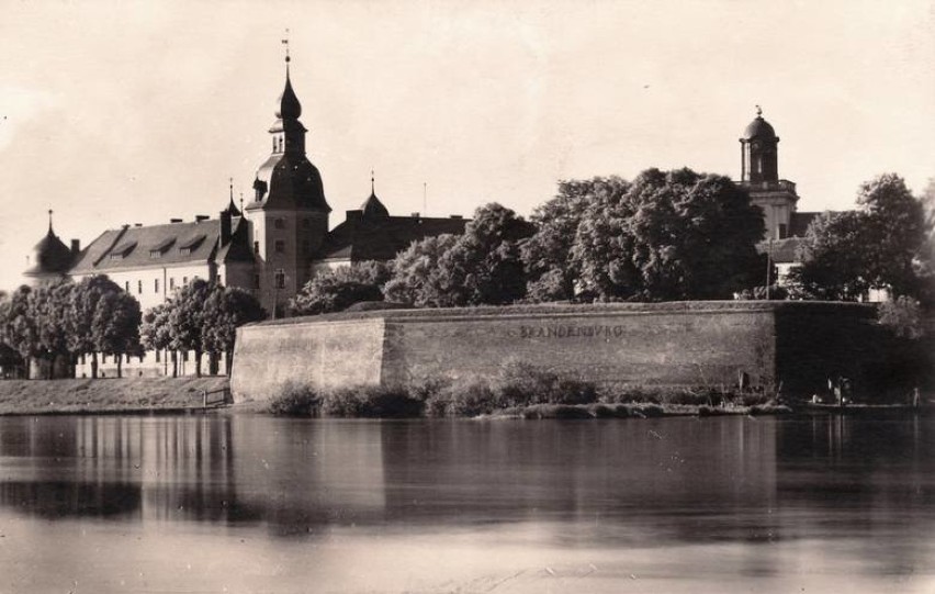 Kostrzyn nad Odrą na starych fotografiach i pocztówkach. Ta twierdza legła w gruzach