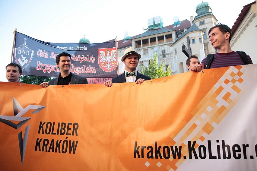 Antyrządowa demonstracja w Krakowie [NOWE ZDJĘCIA]