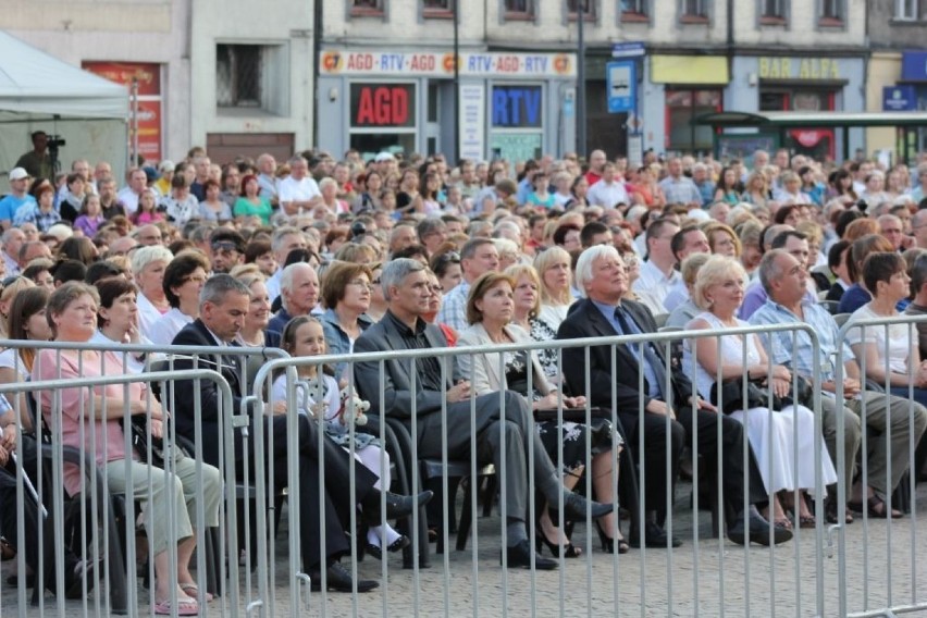 Plenerowe widowisko ściąga, jak co roku tysiące uczestników,...