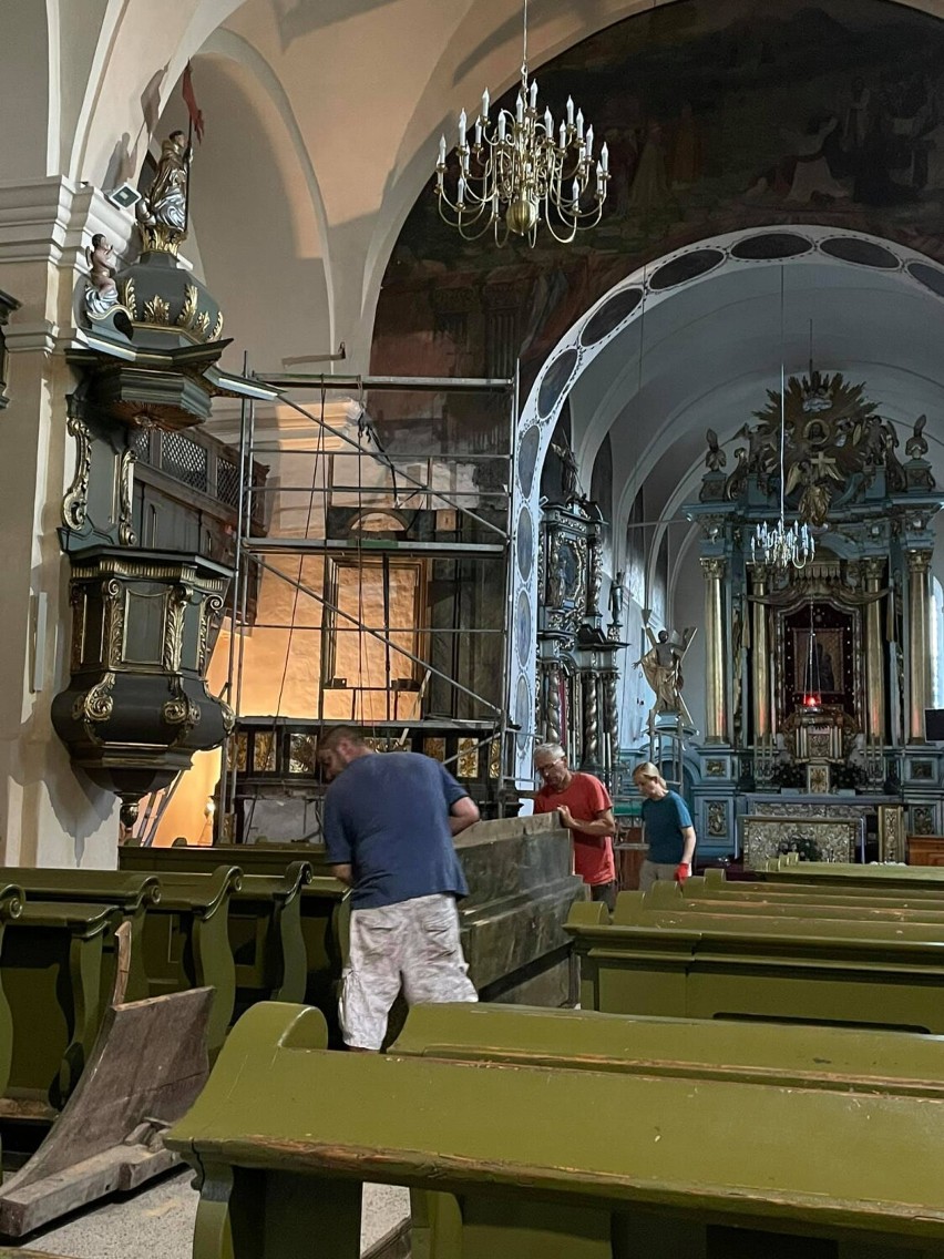 Ołtarz XVII wieczny wyjechał z sieradzkiego klasztoru