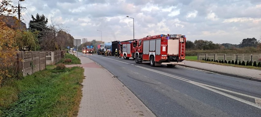 Pożar samochodu ciężarowego na drodze 713 w Sangrodzu koło Tomaszowa Maz. [ZDJĘCIA]