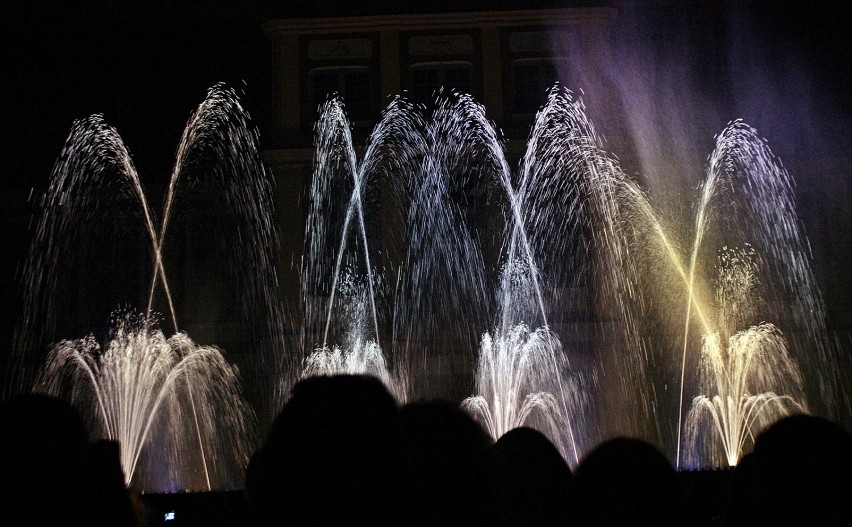 Tańcząca fontanna w takt muzyki Mozarta oraz koncert "OD...