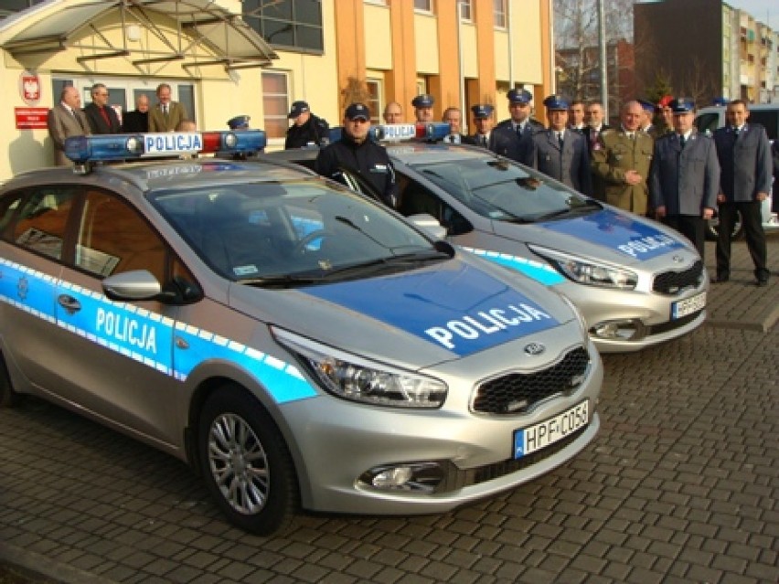 Nowe radiowozy w Tomaszowie: Policja otrzymała dwie oznakowane kie