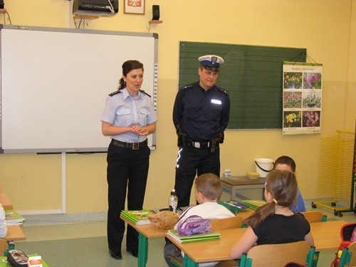 Policjanci z Polkowic przeszkolili najmłodszych