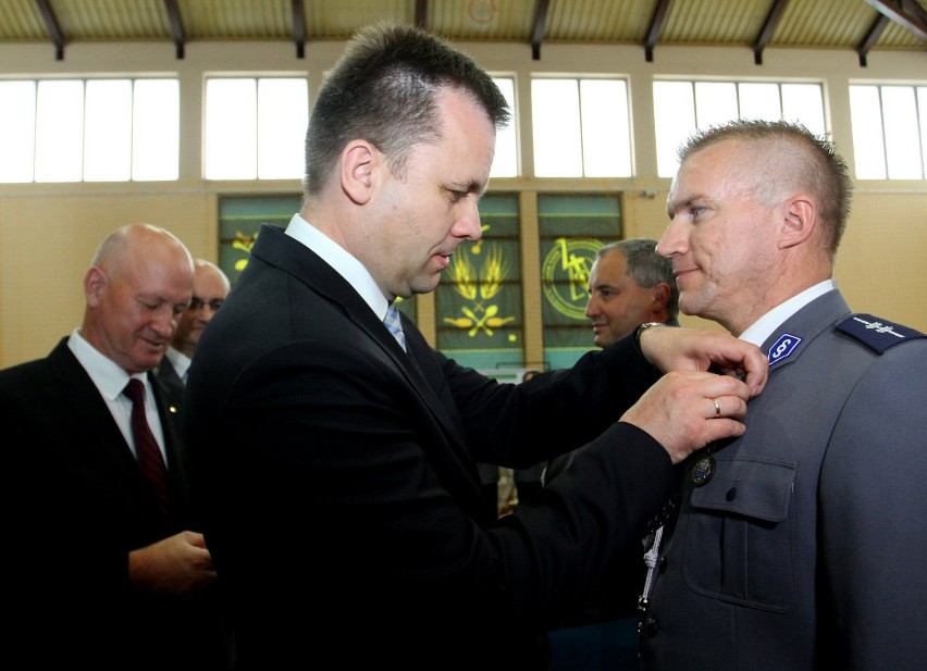 Święto policji w Piotrkowie 2014: Awanse, wyróżnienia, odznaczenia