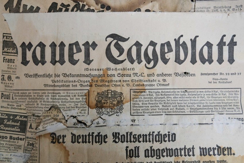 Osiedle Pisarzy w Żarach. Na strychu jednego z domów znaleziono wydanie "Sorauer Tageblatt" z 1933 roku