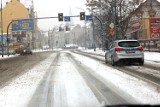 Sypnęło śniegiem w Legnicy. Zobaczcie na zdjęciach jaki jest stan dróg w mieście 