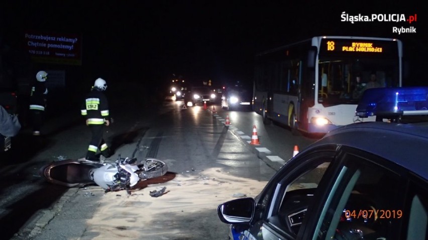 Wypadek motocyklisty w Rybniku na Mikołowskiej. Policja apeluje o ostrożność