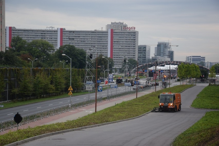 W Katowicach trwają porządki po defiladzie "Wierni Polsce"