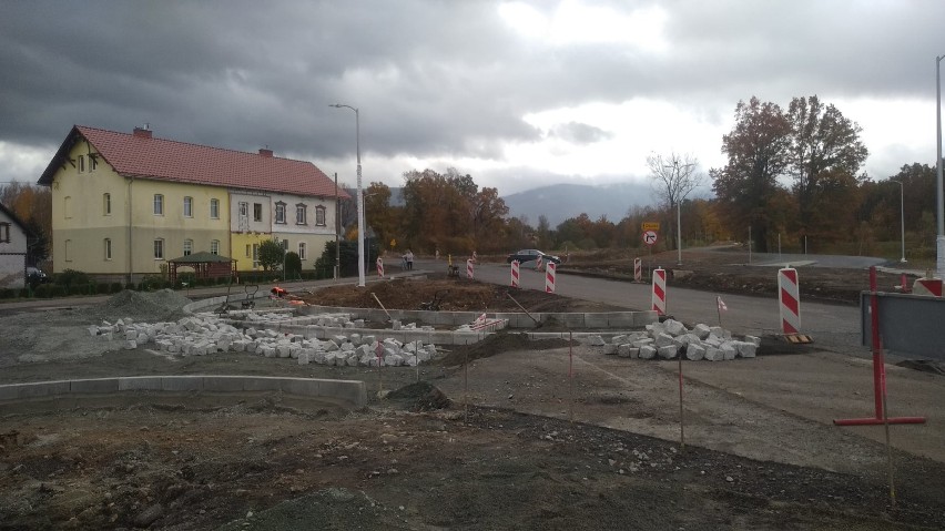 Prace przy budowie ronda relacji Jelenia Góra-Karpacz- Mysłakowice- Miłków idą pełną parą