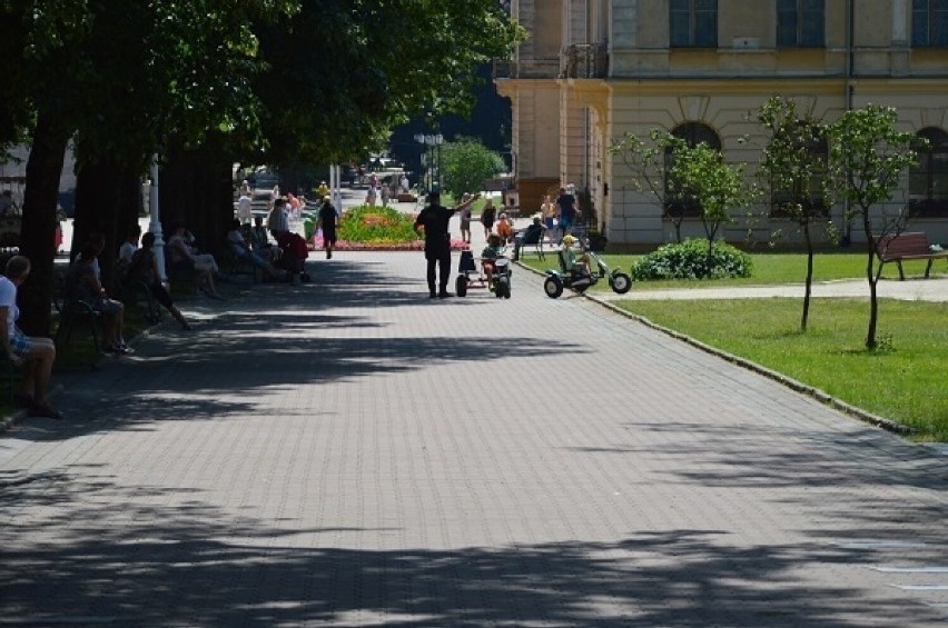 Gokarty w Krynicy-Zdroju rozjeżdżają kuracjuszy? Doszło do...