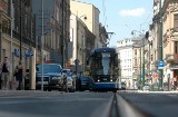 Kraków: tramwaj wjechał w źle zaparkowane auto  [AKTUALIZACJA]