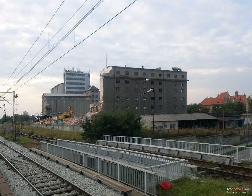 Tak ponad sześć lat temu burzono stary młyn przy ul. 3 Maja w Oleśnicy