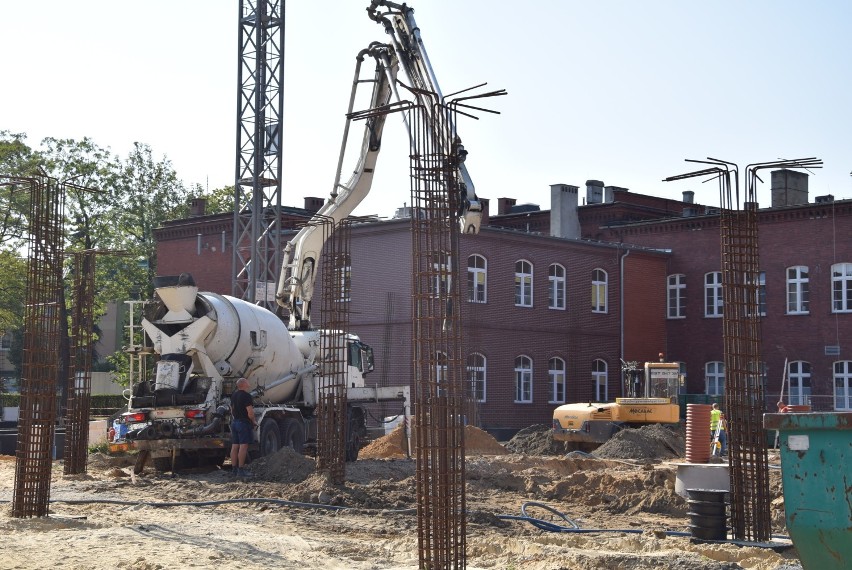 KROTOSZYN: Wmurowanie Aktu Erekcyjnego pod budowę Szpitala Powiatowego w Krotoszynie [ZDJĘCIA + FILMY]