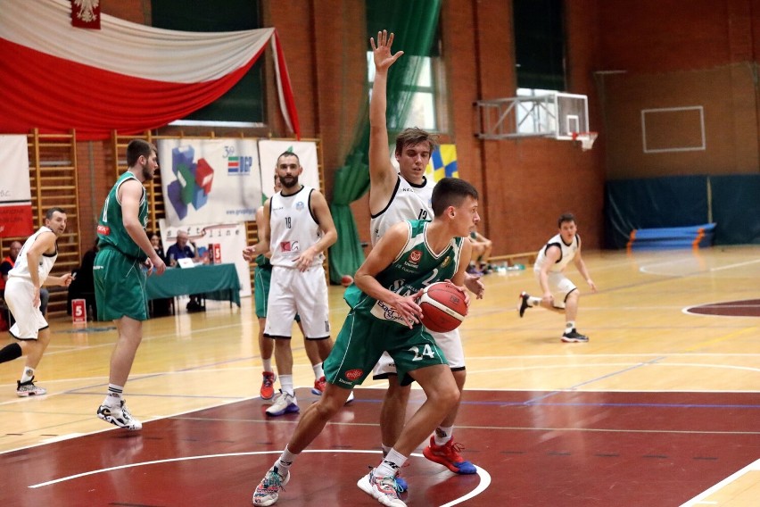 Koszykarze Basketu Legnica są liderami 3.ligi. Dzisiaj wygrali ze Śląskiem Wrocław, zobaczcie zdjęcia