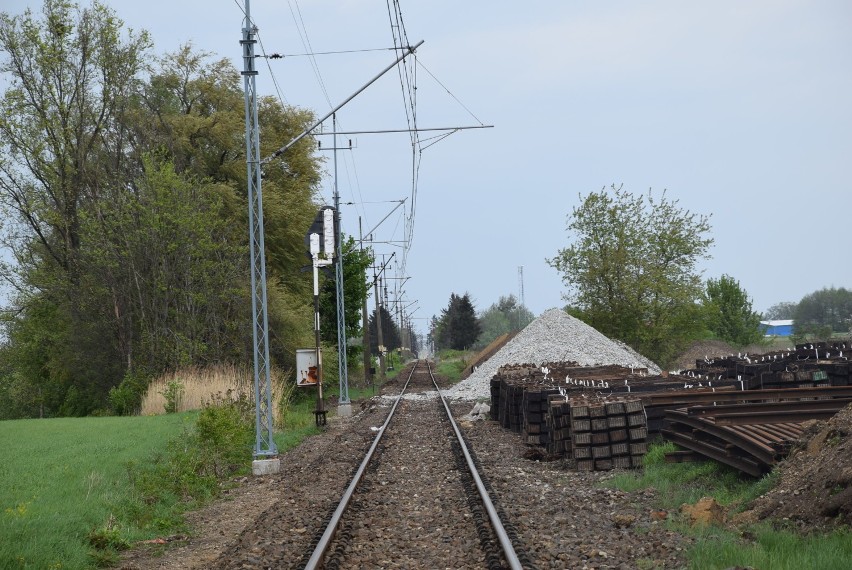 Kolejny etap prac na linii kolejowej do Wrocławia [FOTO]