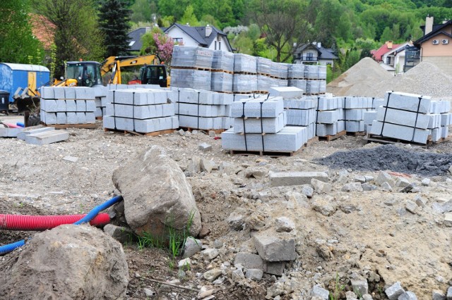 Przebudowa newralgicznej drogi prowadzącej na lotnisko w podkrakowskich Balicach ciągnie się już lata. Końca wciąż nie widać