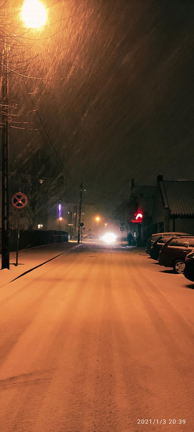 Nowy Staw. Zimowe widoki miasteczka po niedzielnych opadach śniegu