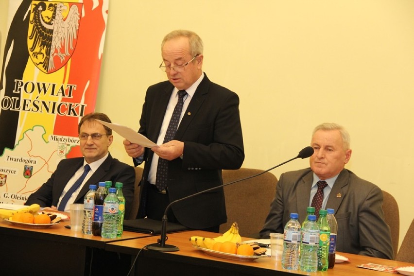 Posiedzenie rady powiatowej DIR w Oleśnicy. Odznaki i medale dla zasłużonych rolników
