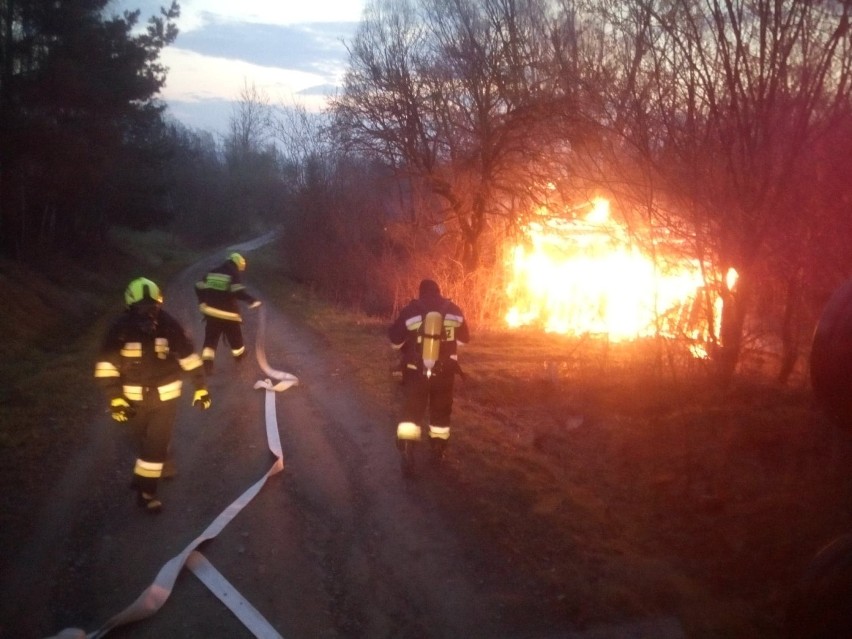 Duża poranna akcja gaśnicza strażaków z gminy Brzyska [ZDJĘCIA]