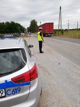 Policyjna akcja "Bezpieczny przejazd" w powiecie aleksandrowskim. Ujawniono 25 naruszeń przepisów [zdjęcia]