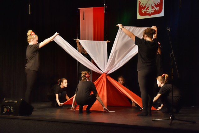 Koncert łużniańskich chórów, dorosłego Cantabile i dziecięcego był ozdoba gminnych uroczyści Święta Niepodległości