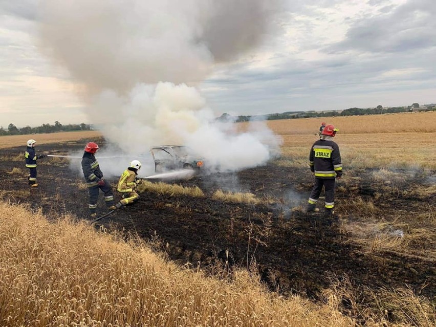 Pożar zboża i samochodu między Krzyworzeką i Mokrskiem