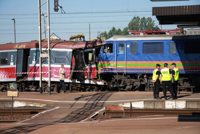 O godzinie 4.45 na stacji w Ostrowie Wielkopolskim doszło do zderzenia pociągu osobowego i towarowego. Fot. Bartłomiej Krawczyk